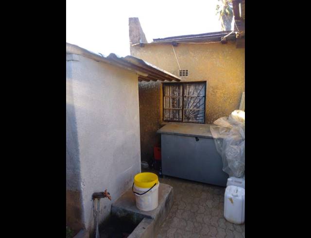 2 BEDROOM HOUSE FOR SALE IN DIEPKLOOF ZONE 4